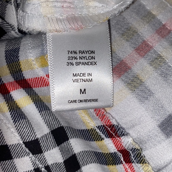 New York and Company Black and Yellow Plaid Shorts - MEDIUM - Picture 4 of 4